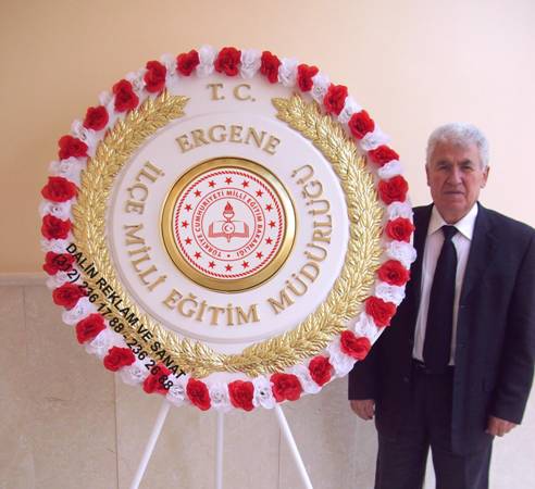 MİLLİ EĞİTİM METAL ÇELENK ÇİÇEKLİ BEYAZ KABARTMA ERGENE MİLLİ EĞİTİM